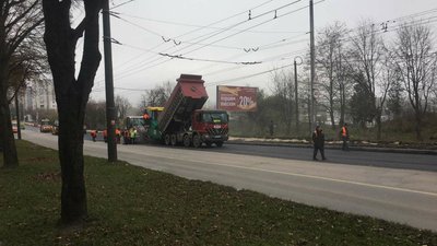 У Тернополі завершили вкладати асфальт на вулиці Тарнавського У Тернополі завершили вкладати асфальт на вулиці Тарнавського