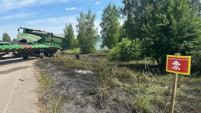 Комбайн підірвався на міні у Шосткинському районі