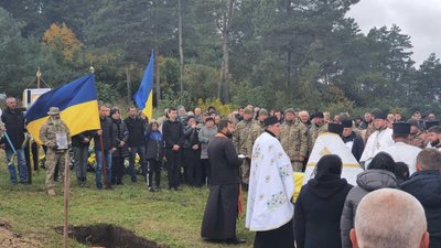 На Тернопільщині попрощалися із загиблим воїном Віталієм Даніловим На Тернопільщині попрощалися із загиблим воїном Віталієм Даніловим