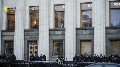 "SaveФОП" день другий. Через мітинг підприємців Раду взяли під посилену охорону "SaveФОП" день другий. Через мітинг підприємців Раду взяли під посилену охорону