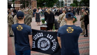 Запалив не одну сотню сердець: у Черкасах попрощалися з координатором "Поклику Яру" Запалив не одну сотню сердець: у Черкасах попрощалися з координатором "Поклику Яру"