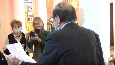 Вірші про театр: у Херсоні презентували збірку, написану прихильниками театрального мистецтва Вірші про театр: у Херсоні презентували збірку, написану прихильниками театрального мистецтва