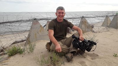 Змінив камеру на стрілецьку зброю: як на Харківщині воює телеоператор Микола Щиров Змінив камеру на стрілецьку зброю: як на Харківщині воює телеоператор Микола Щиров