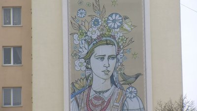 На луцькій багатоповерхівці з’явилося нове панно На луцькій багатоповерхівці з’явилося нове панно