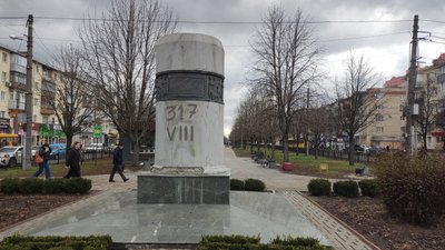 Постамент Зигіна в Полтаві Постамент Зигіна в Полтаві