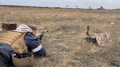 "Стрілецька справа 3.0": на Миколаївщині цивільних навчали стрільбі з бойової зброї "Стрілецька справа 3.0": на Миколаївщині цивільних навчали стрільбі з бойової зброї