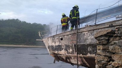 У Запоріжжі горів човен — ДСНС У Запоріжжі горів човен — ДСНС
