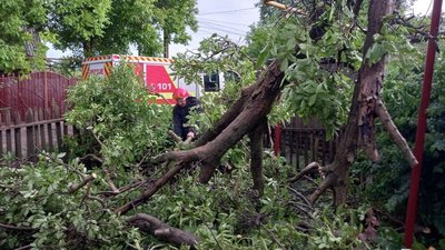 Негода в Одеській області: підтоплено 6 дворів та пошкоджено дах школи Негода в Одеській області: підтоплено 6 дворів та пошкоджено дах школи