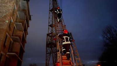В Івано-Франківську горить кабіна ремонтного крана В Івано-Франківську горить кабіна ремонтного крана