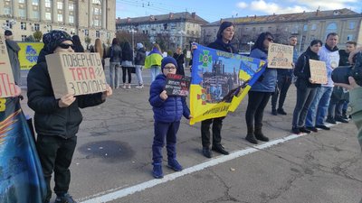 "Вони хочуть додому": у Черкасах відбулася акція на підтримку військовополонених "Вони хочуть додому": у Черкасах відбулася акція на підтримку військовополонених