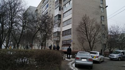 Стало відомо чому випали з вікна багатоповерхівки дві неповнолітні