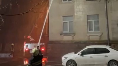 В Харкові з пожежі в п'ятиповерхівці врятували шестеро людей В Харкові з пожежі в п'ятиповерхівці врятували шестеро людей