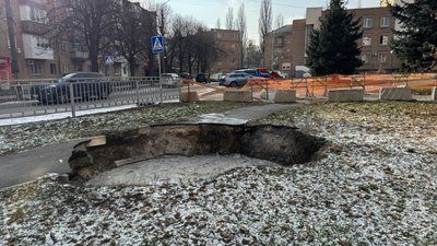 Провалля на Подолі ремонтуватимуть