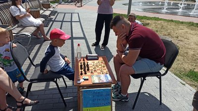 "Зіграти в шахи з чемпіоном": у Вінниці пройшов спортивний захід на підтримку ЗСУ "Зіграти в шахи з чемпіоном": у Вінниці пройшов спортивний захід на підтримку ЗСУ