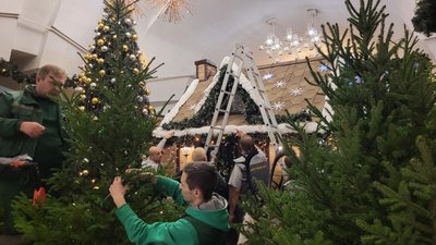 Будиночок Святого Миколая встановлюють на станції метро "Історичний музей" в Харкові