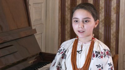 Співає українські народні пісні з чотирьох років. Черкащанка Марія Самовол Співає українські народні пісні з чотирьох років. Черкащанка Марія Самовол