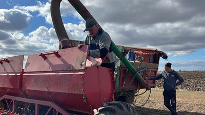 "Завдання одне — вижити". Фермер з Миколаївщини тримає продукцію на складі з-за низької ціни на її реалізацію "Завдання одне — вижити". Фермер з Миколаївщини тримає продукцію на складі з-за низької ціни на її реалізацію