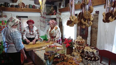 У Опішні влаштували фестиваль короваїв У Опішні влаштували фестиваль короваїв