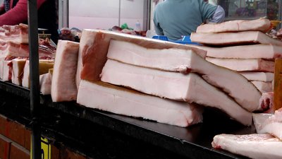 До 300 гривень за кілограм – на Житньому ринку Житомира сало подорожчало вдвічі До 300 гривень за кілограм – на Житньому ринку Житомира сало подорожчало вдвічі