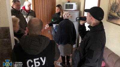 У Житомирі ще трьом містянам, які агітували за підтримку російської агресії, повідомили про підозру У Житомирі ще трьом містянам, які агітували за підтримку російської агресії, повідомили про підозру