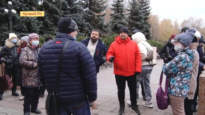 Півсотні представників бізнесу втретє вийшли на мітинг у Кривому Розі Півсотні представників бізнесу втретє вийшли на мітинг у Кривому Розі
