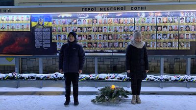 У центрі Луцька до свят офіційно відкрили "Ялинку незламності"