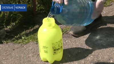 Власноруч дезінфікують будинок жителі черкаської багатоповерхівки Власноруч дезінфікують будинок жителі черкаської багатоповерхівки