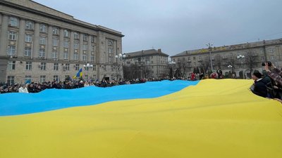 У Черкасах розгорнули прапор єднання. Фоторепортаж У Черкасах розгорнули прапор єднання. Фоторепортаж