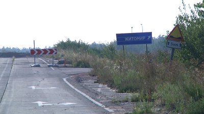 Ремонтують аварійні ділянки об'їзної Житомира Ремонтують аварійні ділянки об'їзної Житомира