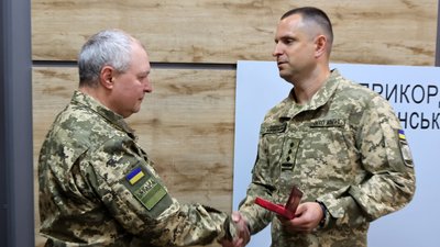 За участь в бойоаих діях на сході: троє прикордонників з Волині отримали державні відзнаки За участь в бойоаих діях на сході: троє прикордонників з Волині отримали державні відзнаки