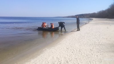 У Світловодську чоловік рибалив на крижині за 250 метрів від берега