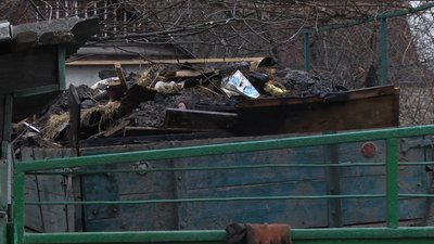 На Житомирщині через пожежу без даху над головою залишилися восьмеро людей На Житомирщині через пожежу без даху над головою залишилися восьмеро людей