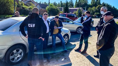 У Кропивницькому на хабарі затримали начальника Льотної академії У Кропивницькому на хабарі затримали начальника Льотної академії