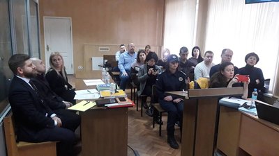У залі суду обвинувачена Саєнко із захисниками та батьки Саєнка з адвокатами У залі суду обвинувачена Саєнко із захисниками та батьки Саєнка з адвокатами