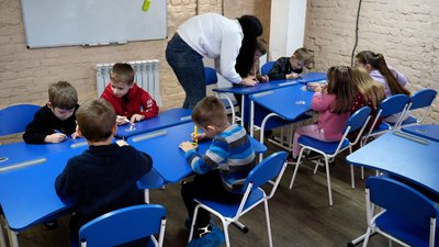 безкоштовні заняття хаб арттерапія малювання діти-переселенці Луганщина Донеччина Дніпро безкоштовні заняття хаб арттерапія малювання діти-переселенці Луганщина Донеччина Дніпро