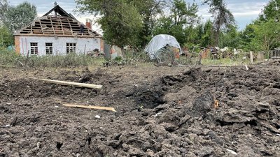 Російські війська 15 серпня обстріляли будинок викладачки української мови у Харкові Російські війська 15 серпня обстріляли будинок викладачки української мови у Харкові