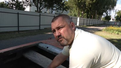 На Чернігівщині в річці Десна знайшли втоплений човен рятувальників, яким під час повені перевозили людей На Чернігівщині в річці Десна знайшли втоплений човен рятувальників, яким під час повені перевозили людей