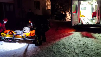 Під час пожежі вогнеборці врятували жінку