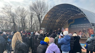 "Так атмосферно, так хочеться швидшої перемоги": на мистецькому марафоні у Кривому Розі збирають кошти на дрони для ЗСУ "Так атмосферно, так хочеться швидшої перемоги": на мистецькому марафоні у Кривому Розі збирають кошти на дрони для ЗСУ