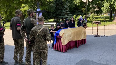 Прощання із військовим Русланом Дерев'янко у Полтаві 23 травня