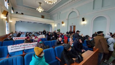 Житомиряни протестують проти підвищення тарифів – штурмом взяли приміщення облради (ОНОВЛЮЄТЬСЯ)