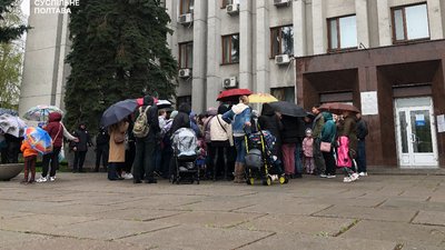 У Кременчуці під міською радою відбувається акція протесту У Кременчуці під міською радою відбувається акція протесту