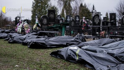 Ексгумація у Бучі: біля братської могили патріарх Філарет відправив панахиду за загиблими Ексгумація у Бучі: біля братської могили патріарх Філарет відправив панахиду за загиблими