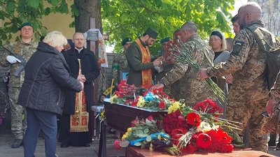 У Черкасах попрощалися із загиблим на війні Андрієм Туренком У Черкасах попрощалися із загиблим на війні Андрієм Туренком
