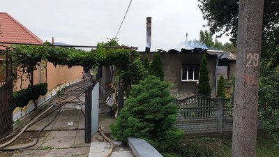 На Закарпатті горів житловий будинок: причини та збитки встановлюють На Закарпатті горів житловий будинок: причини та збитки встановлюють