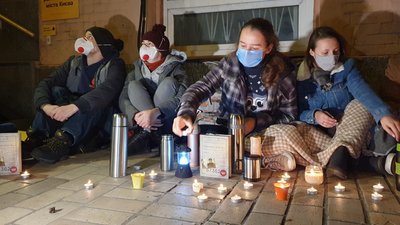 Під судом і "при свічках": у Києві читали книгу Кіпіані про Стуса