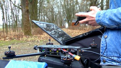 Школяр з Вінниччини виготовляє дрони-камікадзе для оборонців Школяр з Вінниччини виготовляє дрони-камікадзе для оборонців