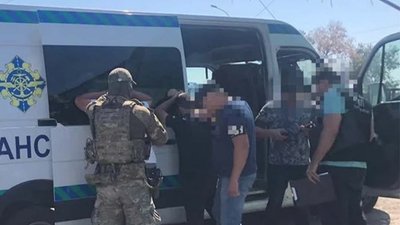 Хабар за пропуск габаритного транспорту: на Херсонщині судитимуть організовану групу