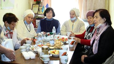 У Житомирі благодійники організовують зустрічі для людей, які постраждали від нацизму