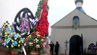 Загинув у зоні ООС. На Миколаївщині попрощалися з військовим Загинув у зоні ООС. На Миколаївщині попрощалися з військовим